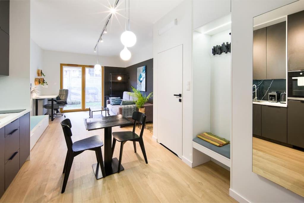 Modern Apt Next To Train Station Cracovia Exterior foto
